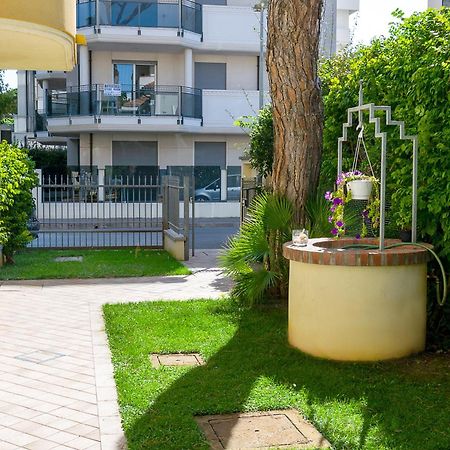 Apartamento Residenza Raggio Riccione Exterior foto